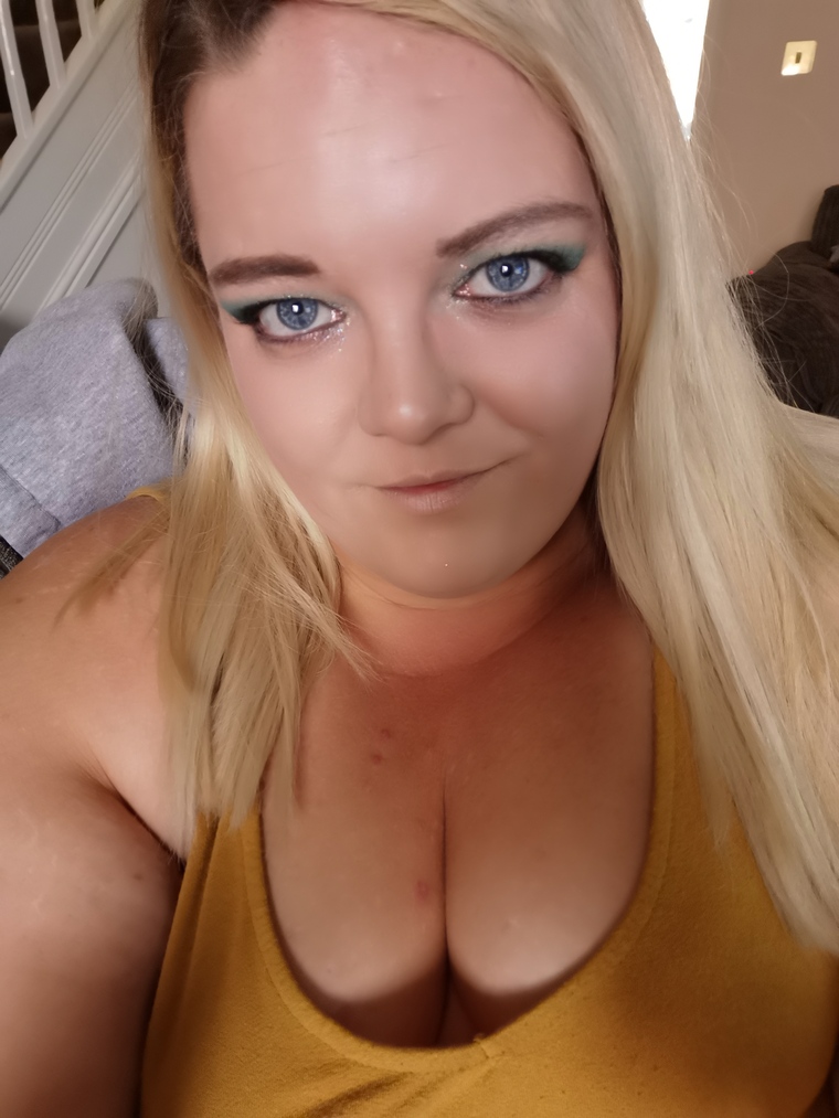 kellymay129 on onlyfans