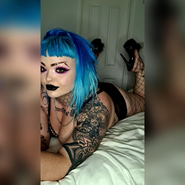 charlyxmoon on onlyfans