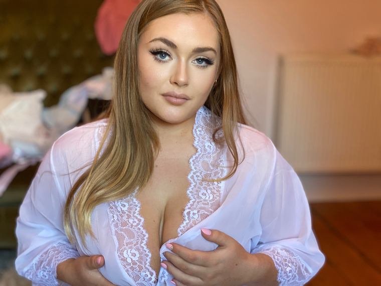 aliceb97 on onlyfans