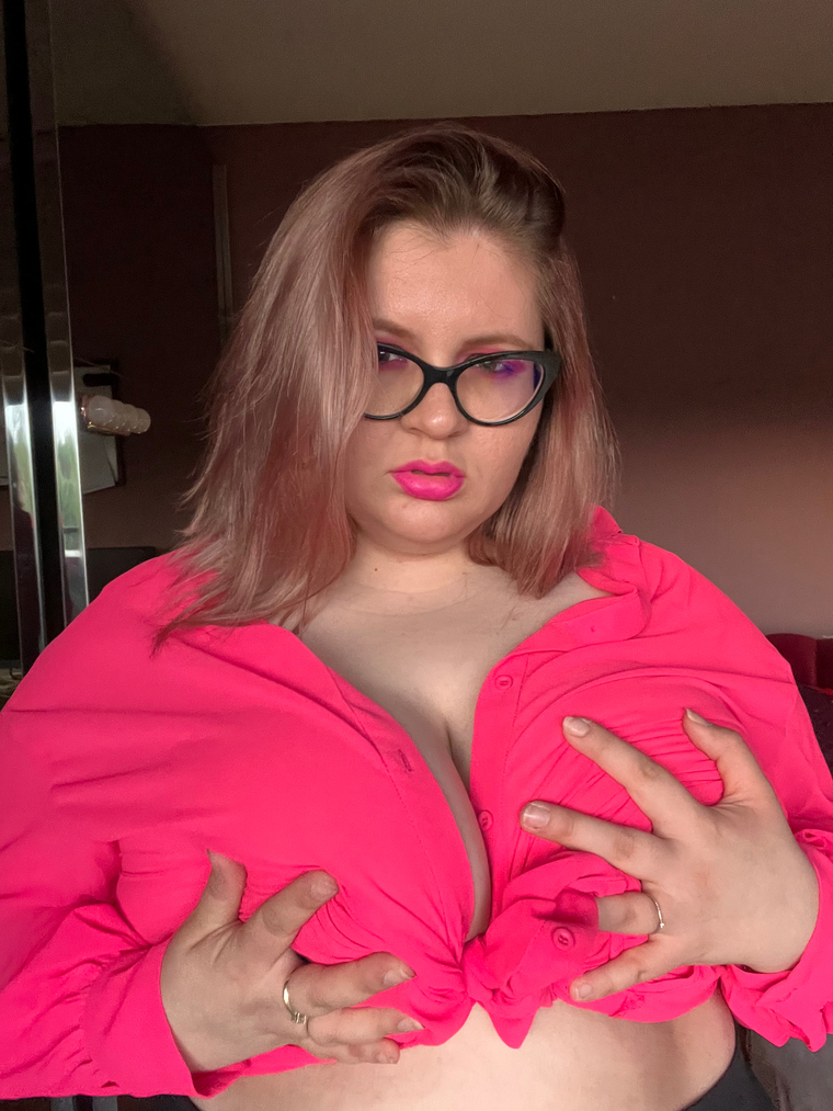 curvywife212 on onlyfans