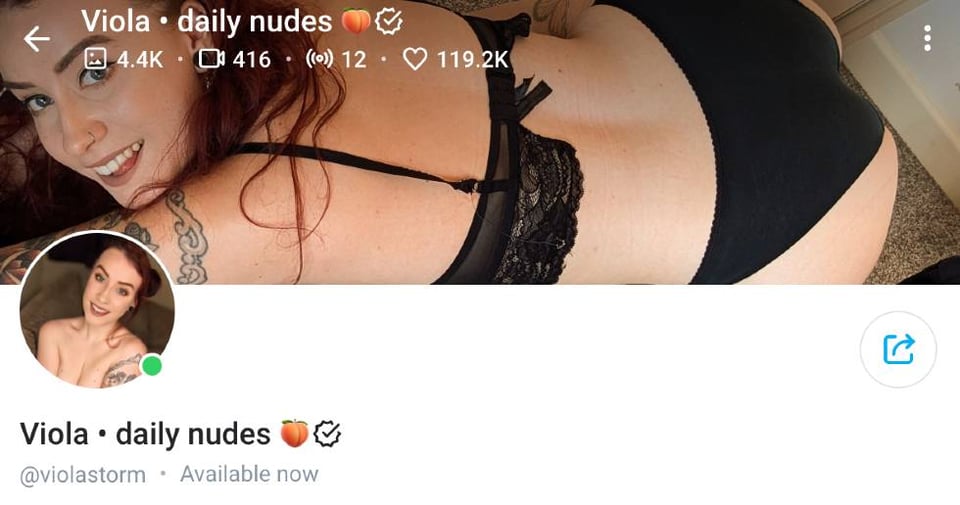 5. Viola – British OnlyFans Nude Model who Likes to Be Naked 24/7